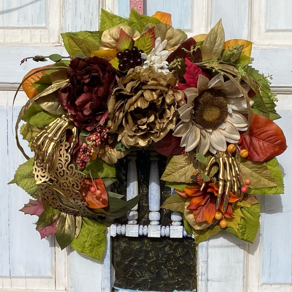 *****SOLD ****** Wreath Can Hang Two Ways Gold Hands
